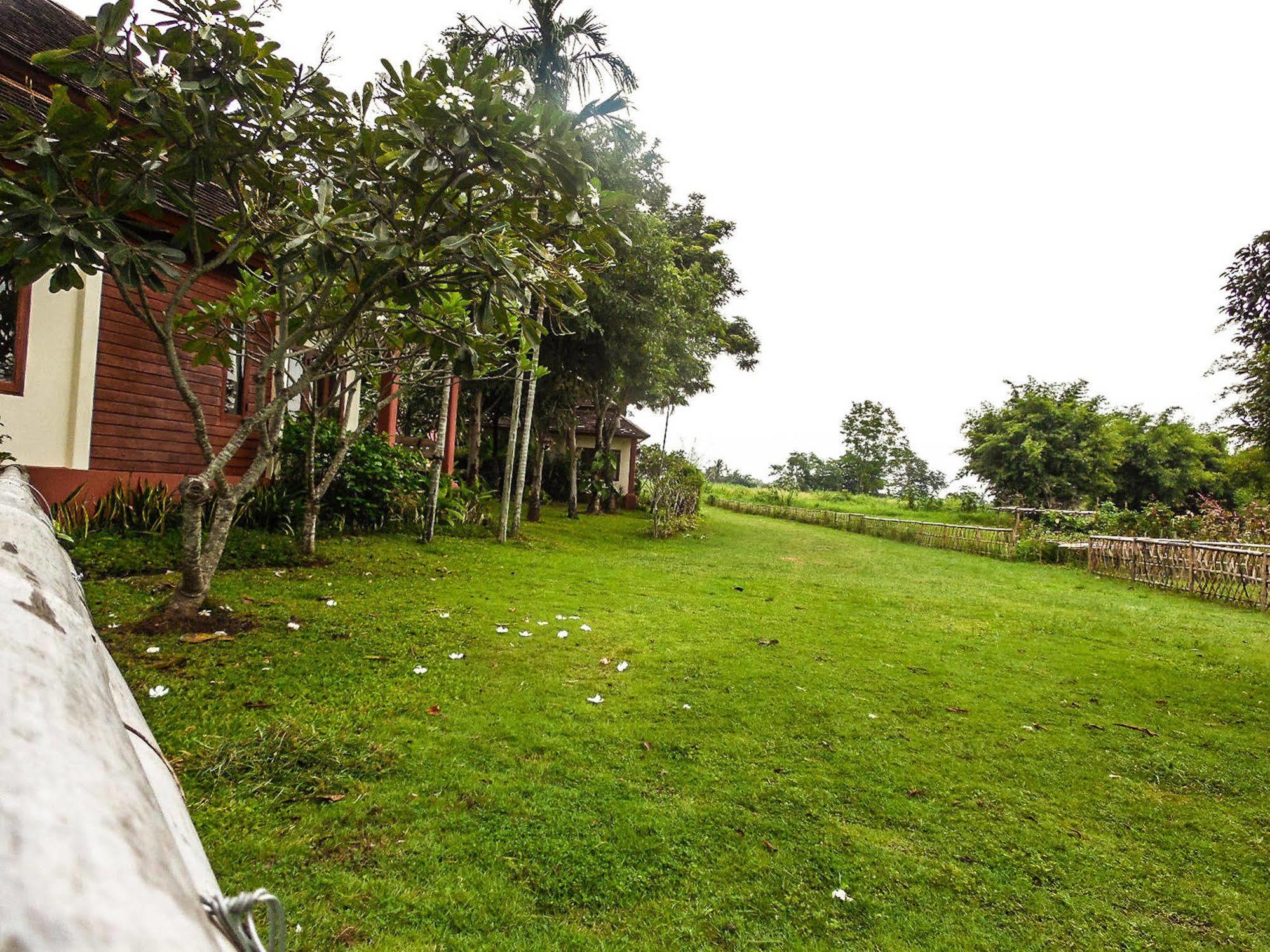 Palm Spa Village Resort Mae Rim Bagian luar foto